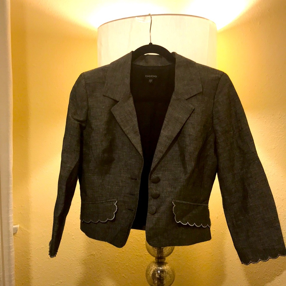 Crop coat detailing